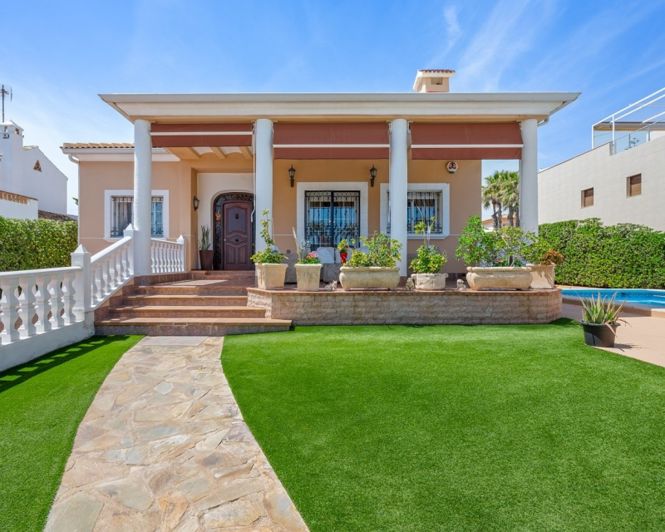 Image No.2-6 Bed Villa for sale