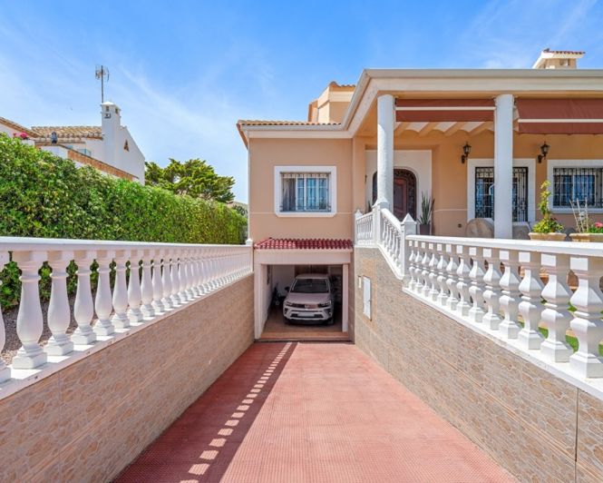 Image No.20-6 Bed Villa for sale