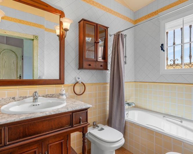 Image No.40-6 Bed Villa for sale
