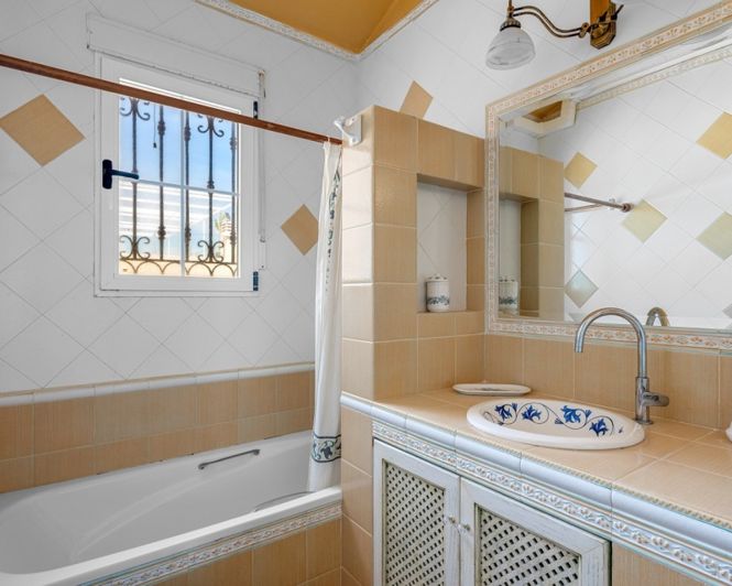 Image No.43-6 Bed Villa for sale