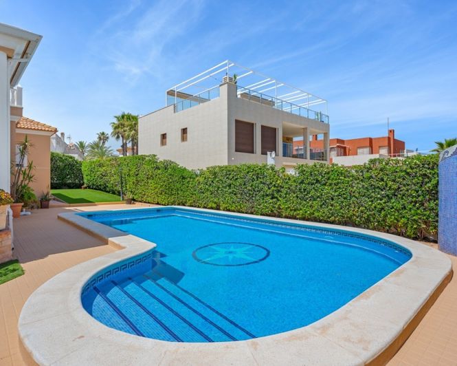 Image No.7-6 Bed Villa for sale
