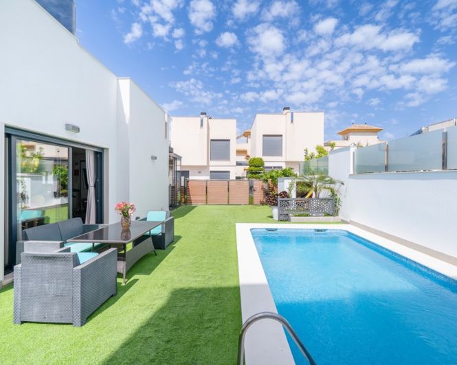 Image No.3-Villa de 5 chambres à vendre à Torrevieja