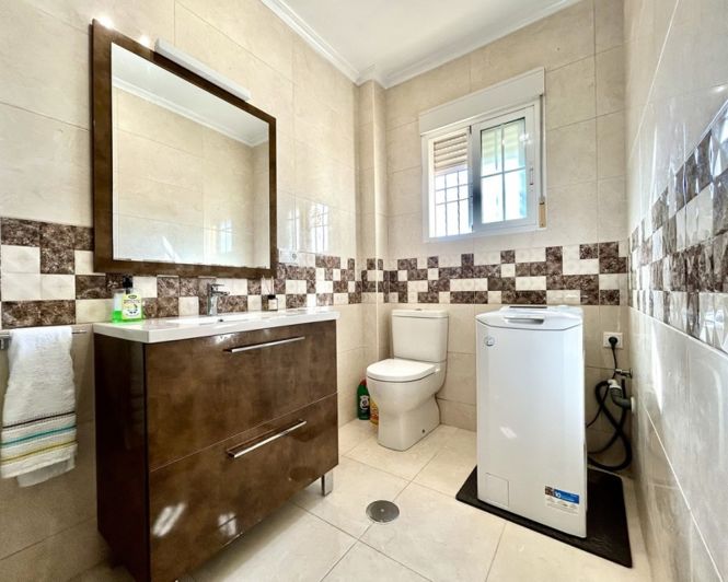 Image No.22-2 Bed Townhouse for sale