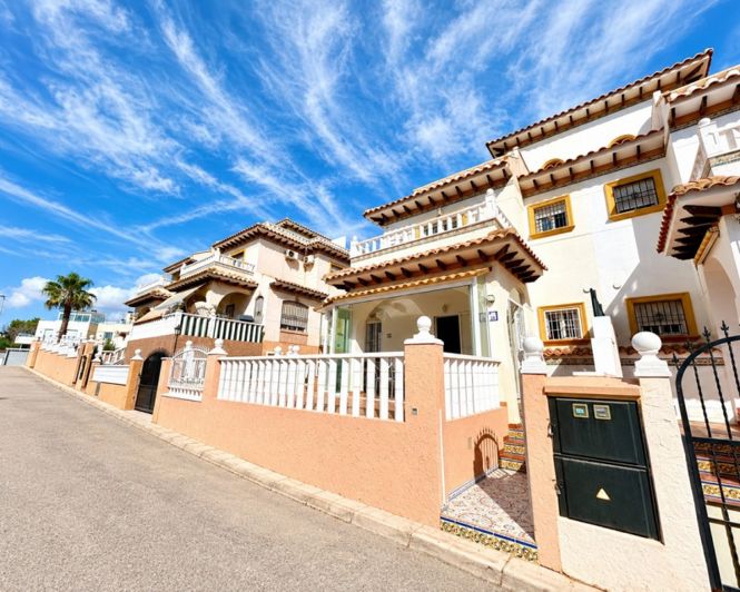 Image No.33-2 Bed Townhouse for sale