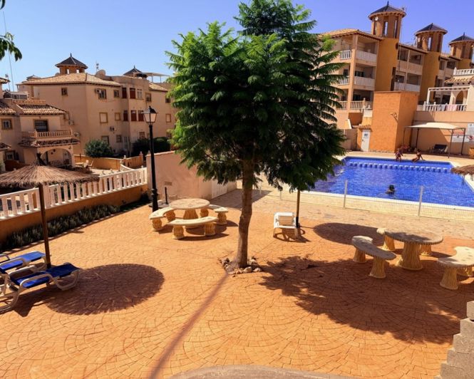 Image No.2-Villa de 2 chambres à vendre à Cabo Roig