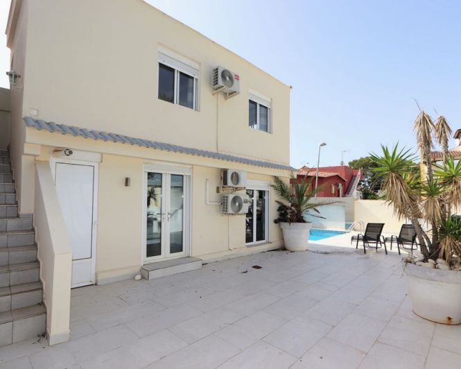 Image No.26-Villa de 4 chambres à vendre à Torrevieja