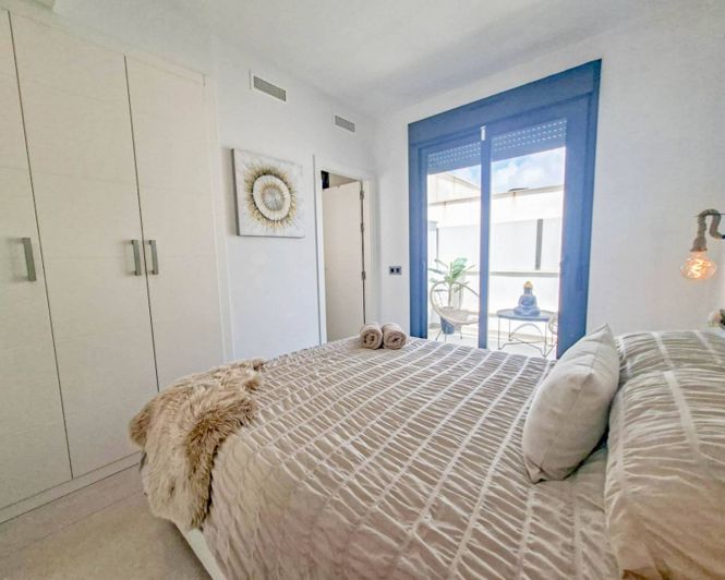 Image No.12-3 Bed Townhouse for sale