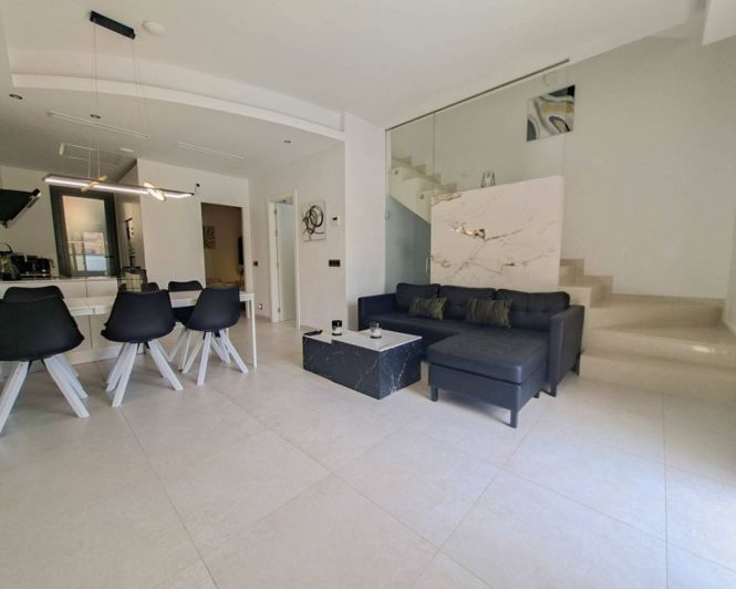Image No.3-3 Bed Townhouse for sale
