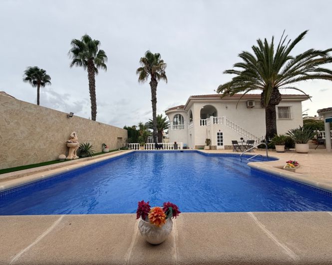 Image No.47-5 Bed Villa for sale