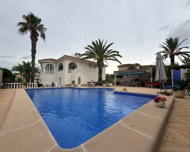 Image No.48-5 Bed Villa for sale