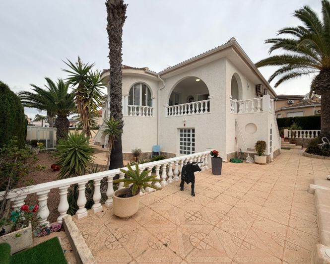 Image No.49-5 Bed Villa for sale