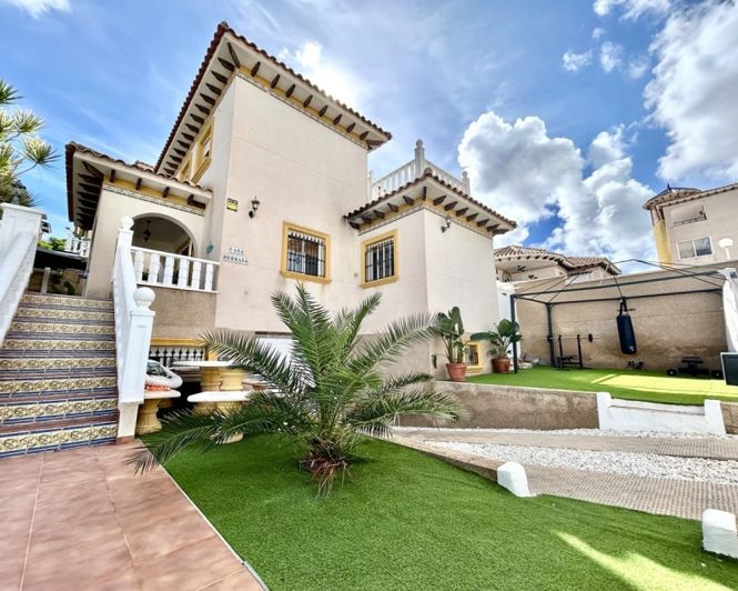 Image No.9-4 Bed Villa for sale