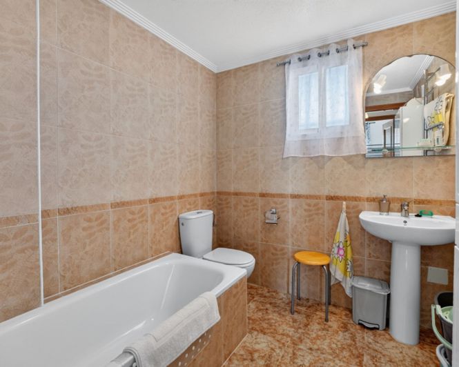 Image No.26-2 Bed Apartment for sale