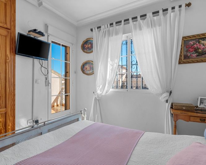 Image No.16-3 Bed Townhouse for sale