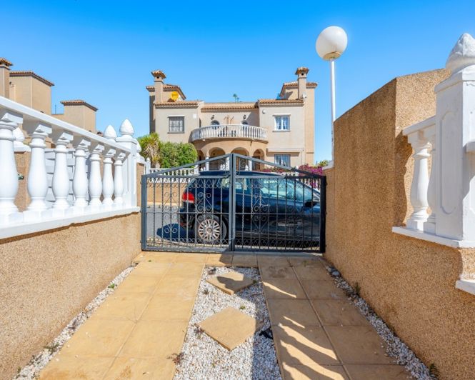 Image No.28-3 Bed Townhouse for sale