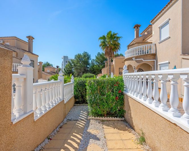 Image No.29-3 Bed Townhouse for sale