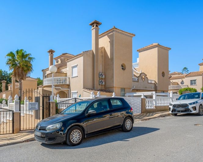Image No.36-3 Bed Townhouse for sale