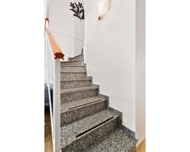 Image No.13-3 Bed Townhouse for sale