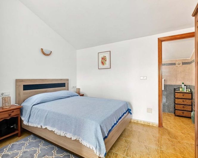 Image No.29-3 Bed Townhouse for sale