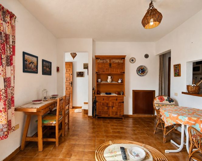 Image No.18-2 Bed Townhouse for sale
