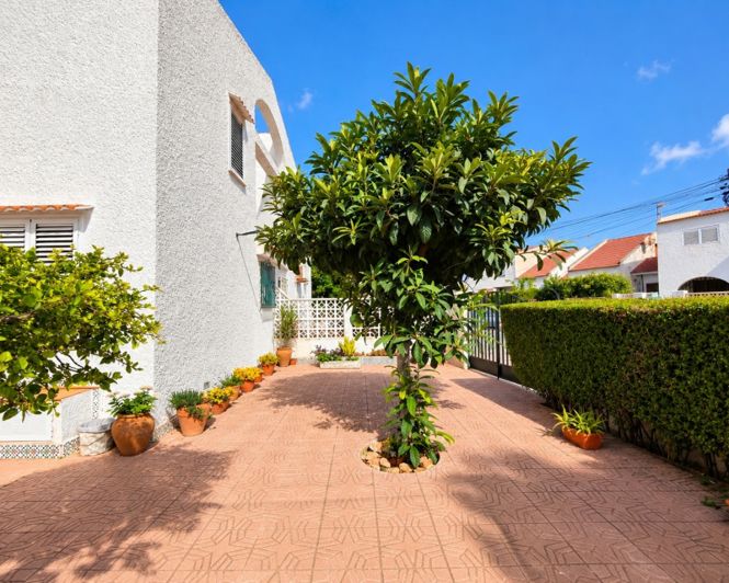 Image No.2-2 Bed Townhouse for sale