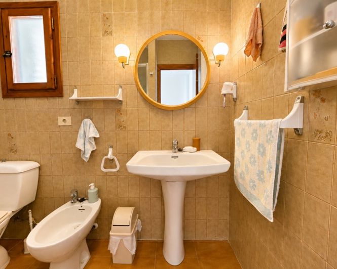 Image No.32-2 Bed Townhouse for sale