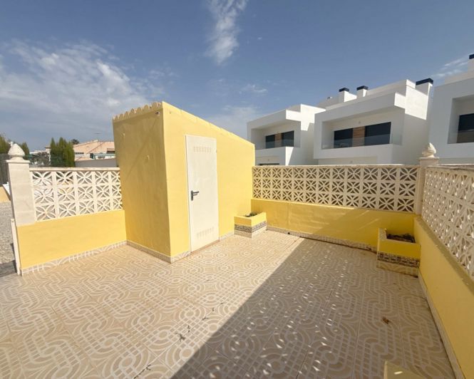 Image No.17-3 Bed Townhouse for sale