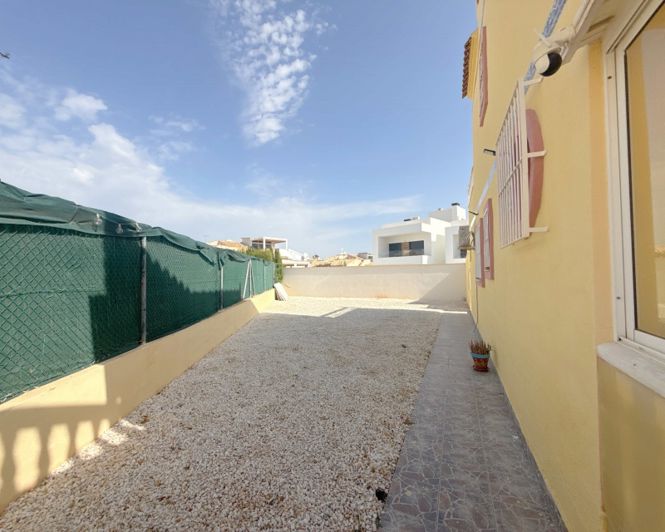 Image No.19-3 Bed Townhouse for sale