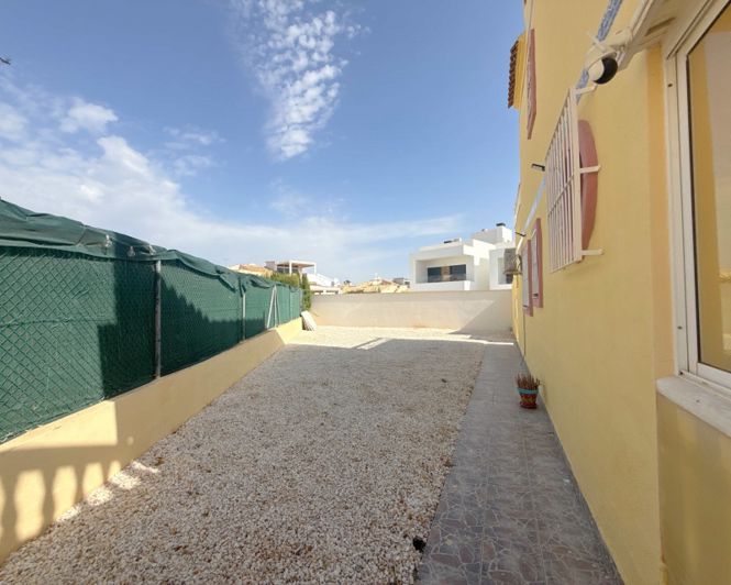 Image No.20-3 Bed Townhouse for sale
