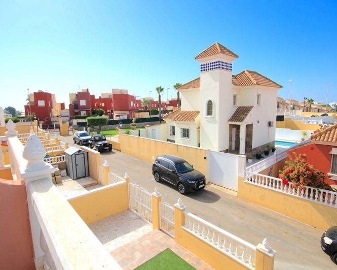 Image No.30-2 Bed Townhouse for sale