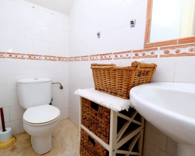 Image No.18-2 Bed Townhouse for sale