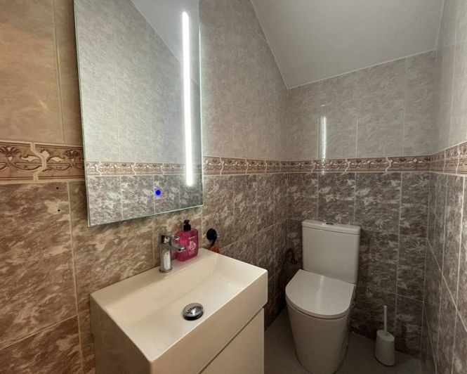 Image No.21-3 Bed Townhouse for sale
