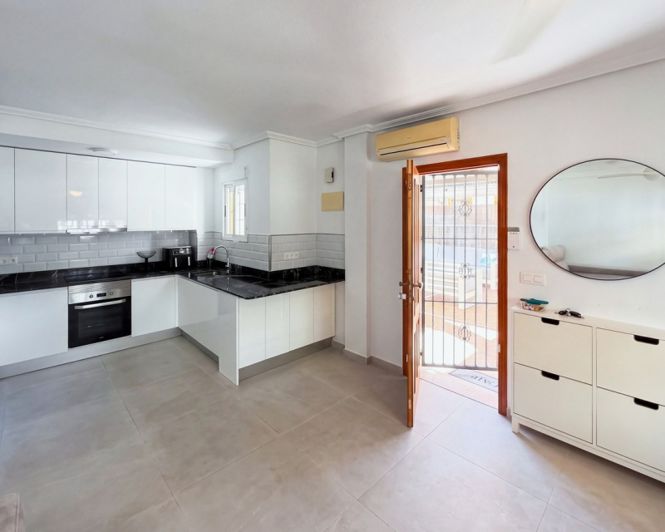 Image No.11-3 Bed Townhouse for sale