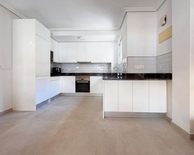 Image No.12-3 Bed Townhouse for sale