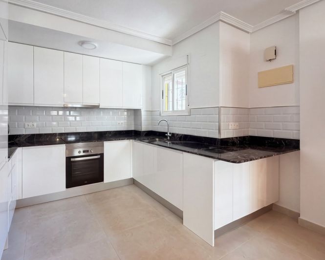 Image No.13-3 Bed Townhouse for sale