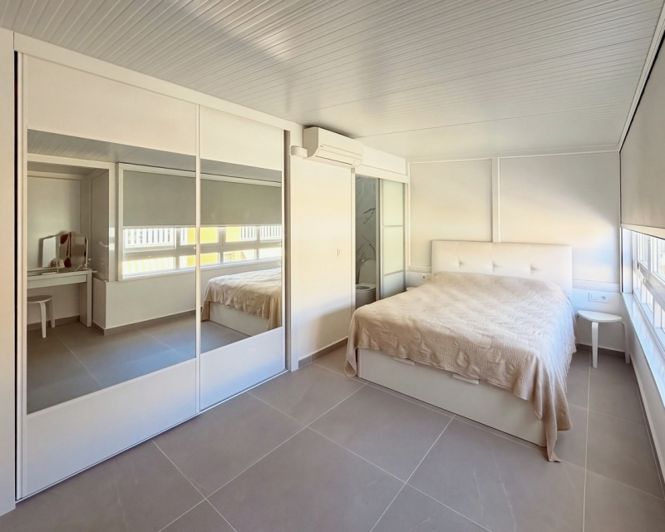 Image No.18-3 Bed Townhouse for sale