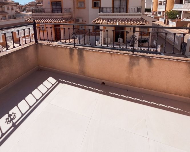 Image No.28-3 Bed Townhouse for sale