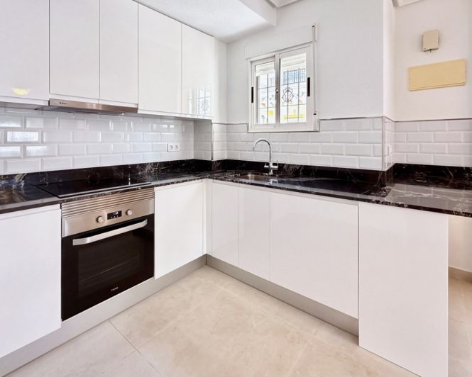 Image No.4-3 Bed Townhouse for sale