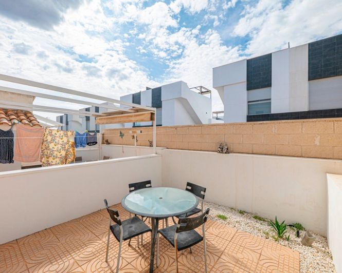 Image No.16-2 Bed Townhouse for sale