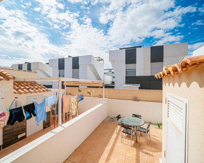 Image No.17-2 Bed Townhouse for sale