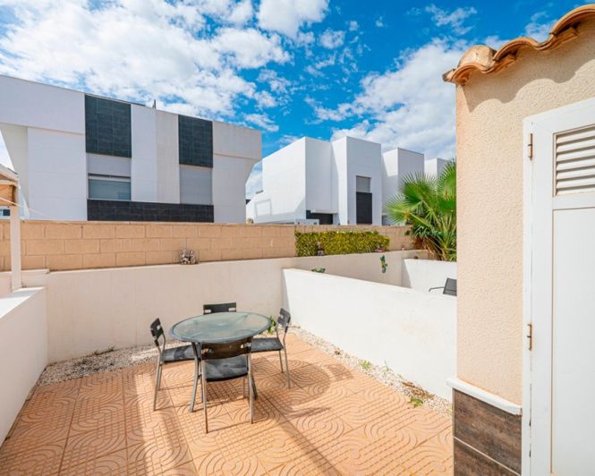 Image No.18-2 Bed Townhouse for sale