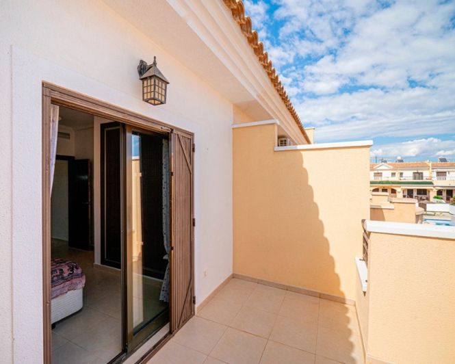 Image No.27-2 Bed Townhouse for sale