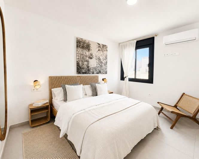 Image No.32-2 Bed Townhouse for sale