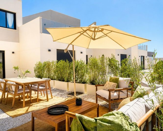 Image No.6-2 Bed Townhouse for sale