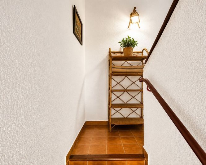 Image No.26-2 Bed Townhouse for sale