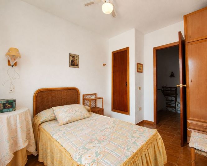 Image No.29-2 Bed Townhouse for sale