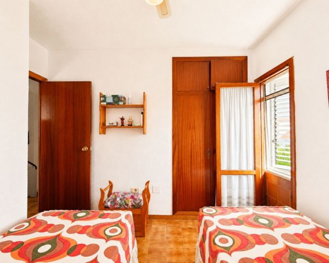 Image No.37-2 Bed Townhouse for sale