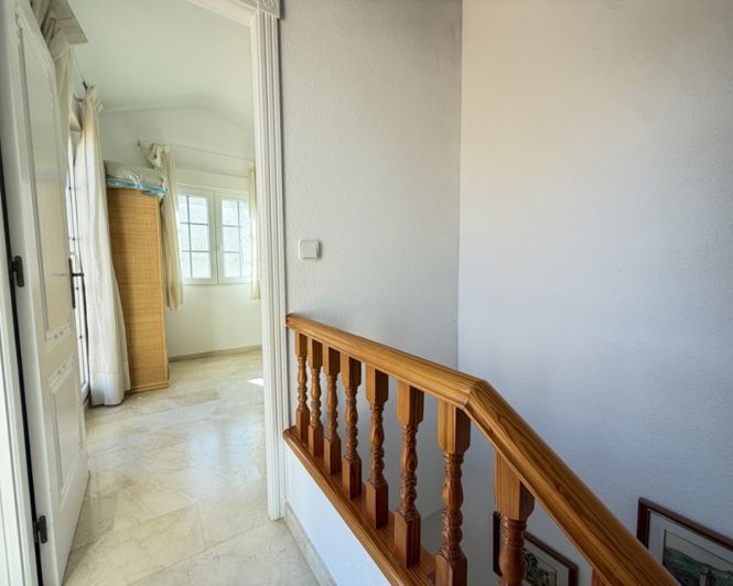 Image No.20-3 Bed Townhouse for sale