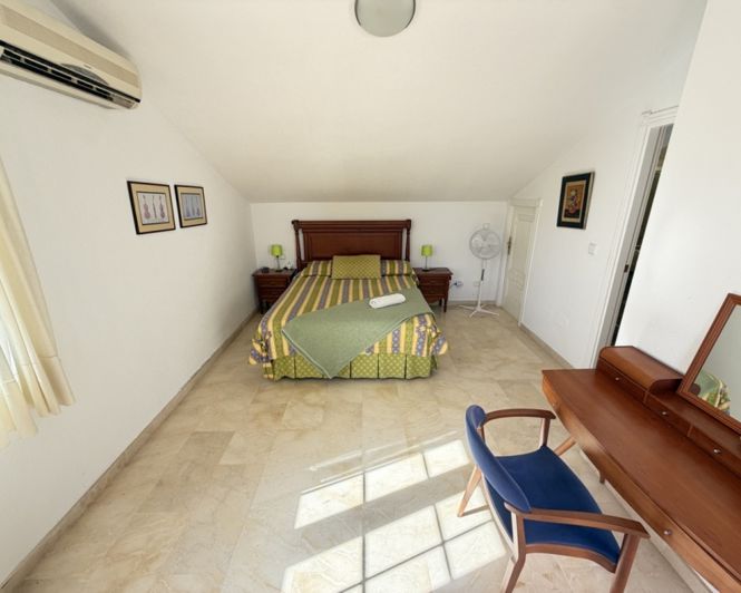 Image No.21-3 Bed Townhouse for sale
