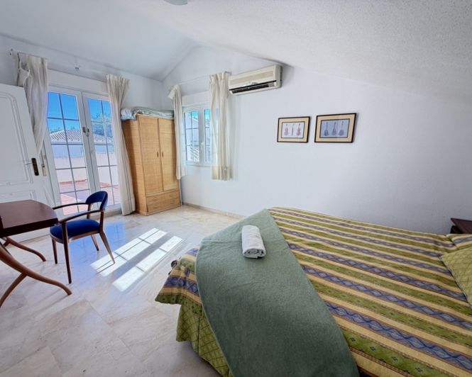 Image No.24-3 Bed Townhouse for sale